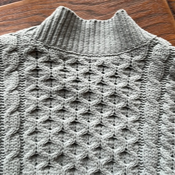 Abercrombie & Fitch Sweater - Size Medium - Picture 10 of 10